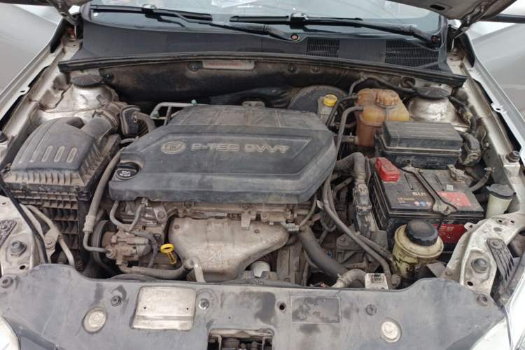 Used Baojun 630 2013 1.5L manual Comfort trim Engine Bay