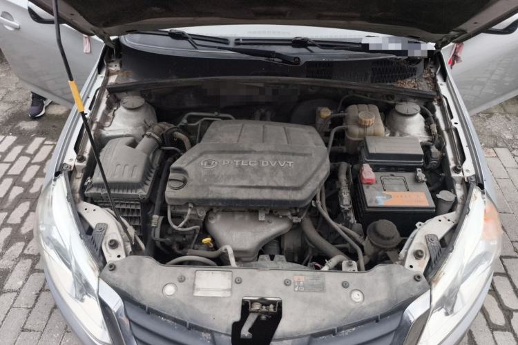 Used Baojun 630 2013 1.5L manual Entry-level trim Engine Bay
