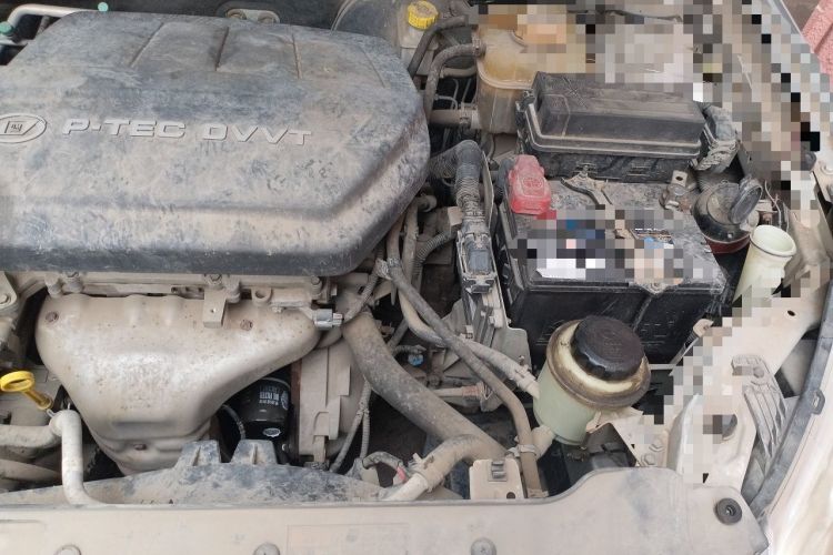 Used Baojun 630 2013 1.5L manual standard version Engine Bay Left