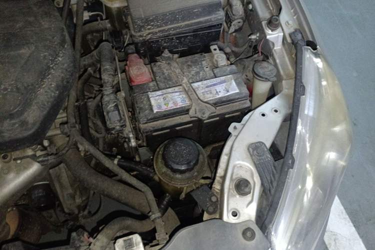 Used Baojun 630 2013 1.5L manual standard version Engine Bay Left