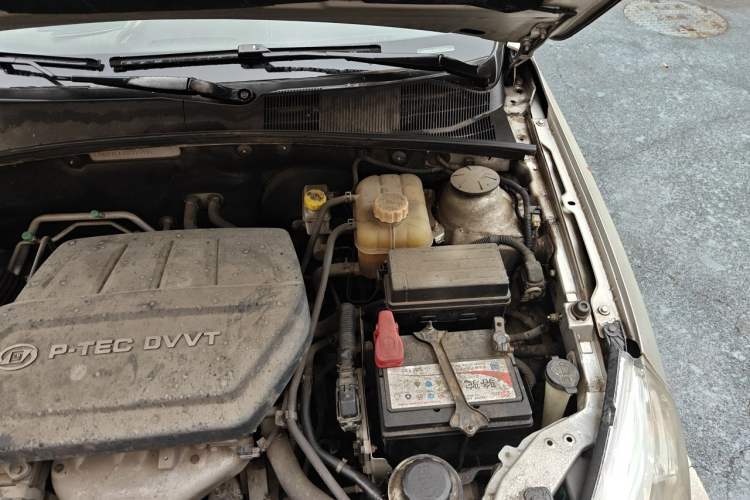 Used Baojun 630 2013 1.5L manual Comfort trim Engine Bay Left