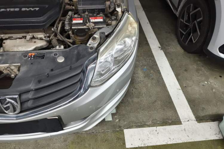Used Baojun 630 2013 1.5L manual standard version Engine Bay Left