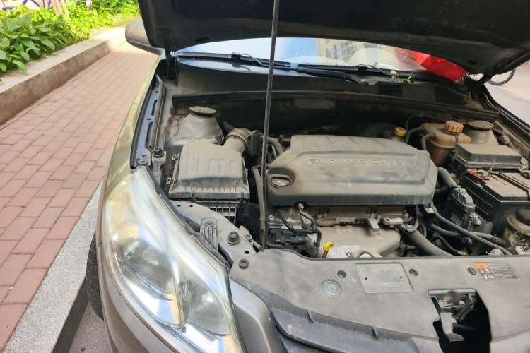 Used Baojun 630 2013 1.5L manual standard version Engine Bay Right