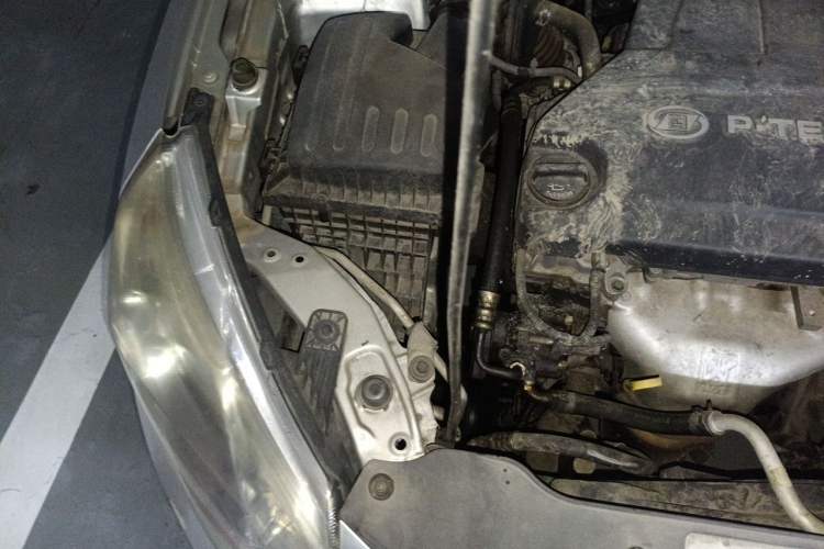 Used Baojun 630 2013 1.5L manual standard version Engine Bay Right