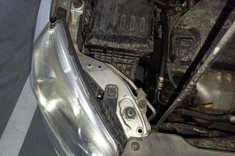 Used Baojun 630 2013 1.5L manual standard version Engine Bay Right