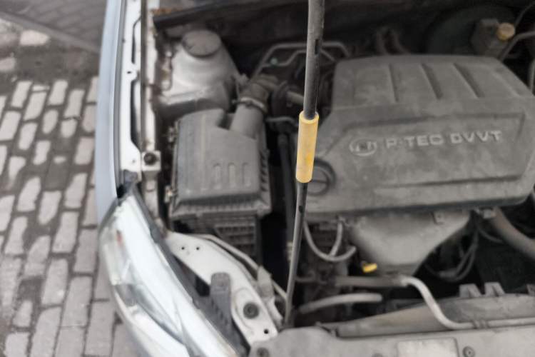 Used Baojun 630 2013 1.5L manual Entry-level trim Engine Bay Right