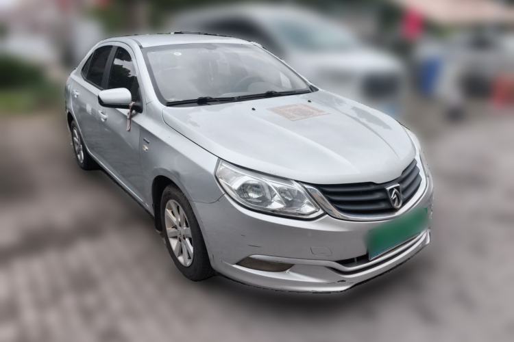 Used Baojun 630 2013 1.5L manual Entry-level trim Front Right 45 Deg