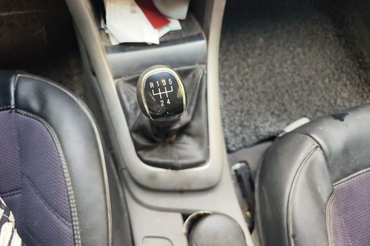 Used Baojun 630 2013 1.5L manual standard version Gear Lever