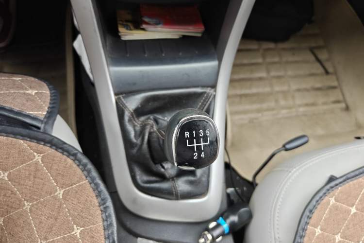 Used Baojun 630 2013 1.5L manual Comfort trim Gear Lever