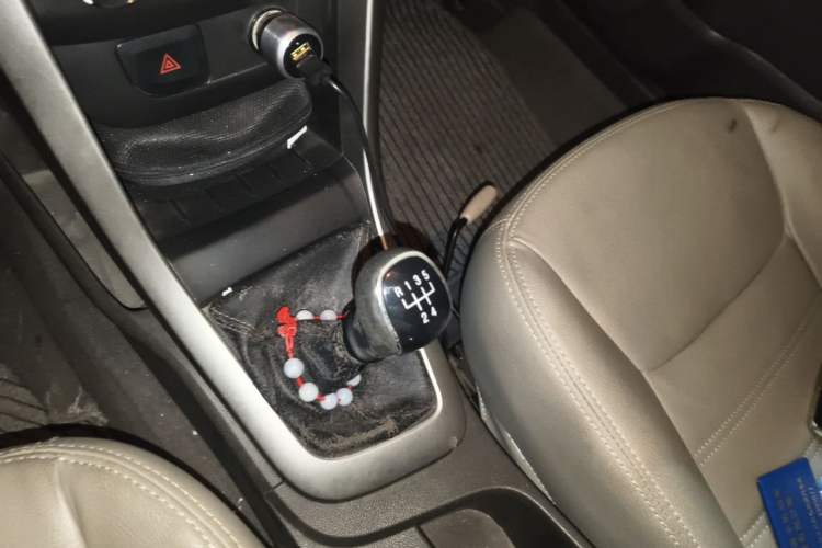 Used Baojun 630 2013 1.5L manual standard version Gear Lever