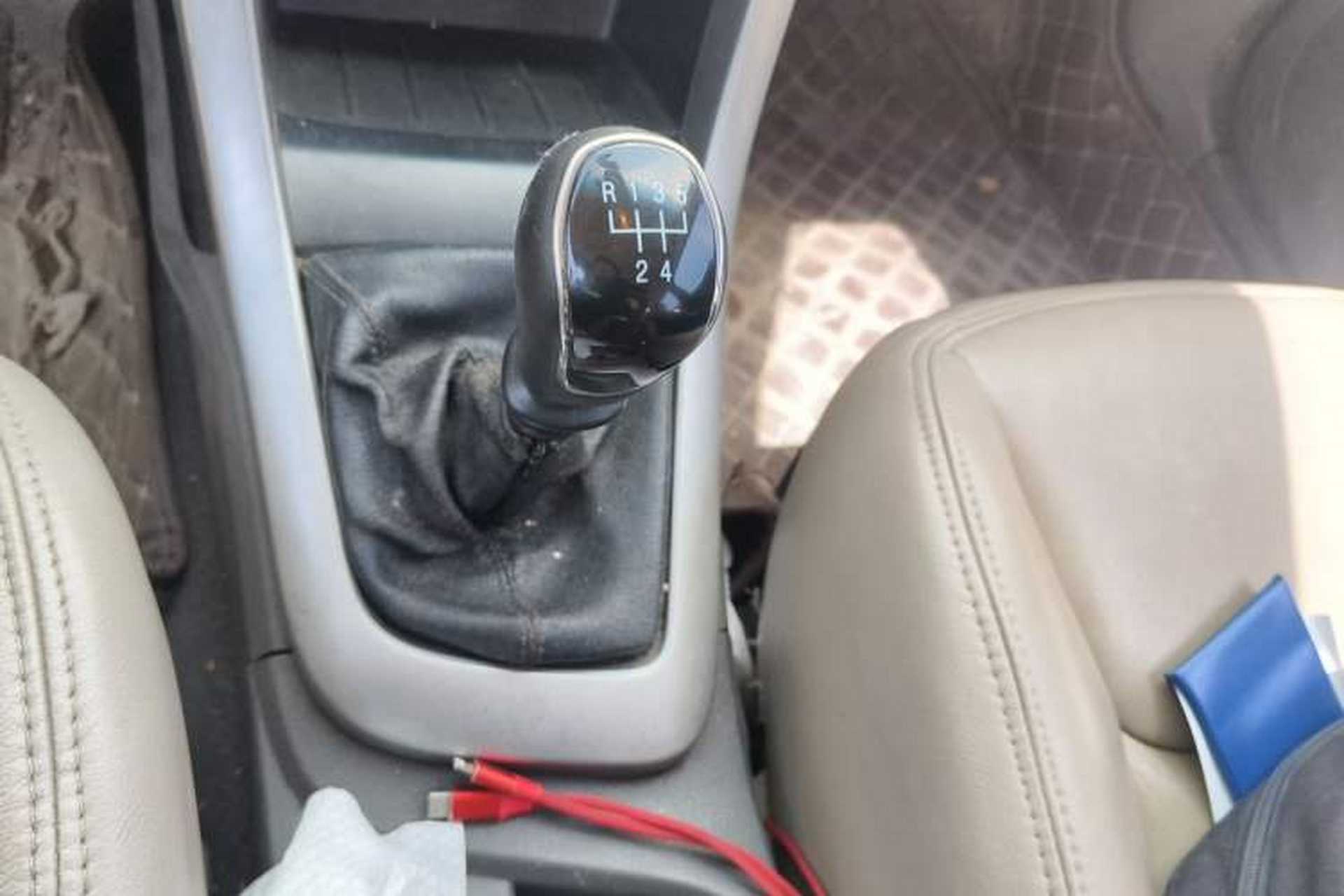 Used Baojun 630 2013 1.5L manual standard version Gear Lever