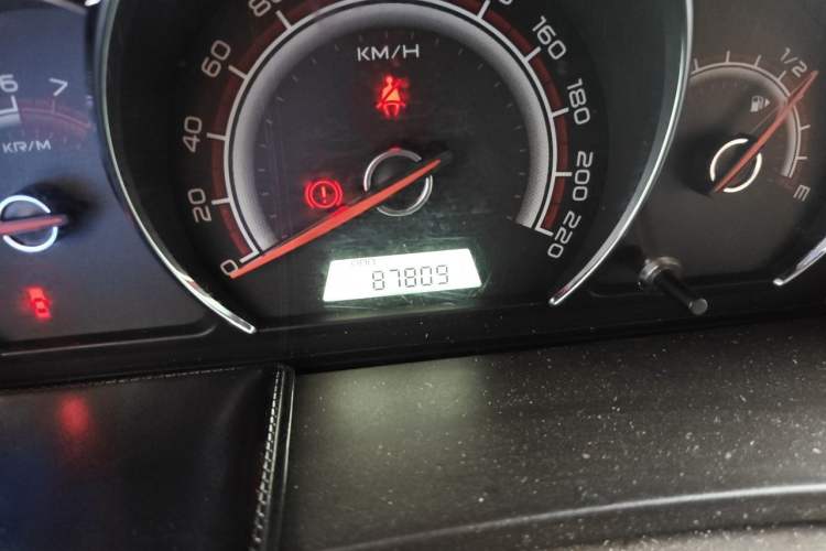 Used Baojun 630 2013 1.5L manual Comfort trim Odometer Close Up