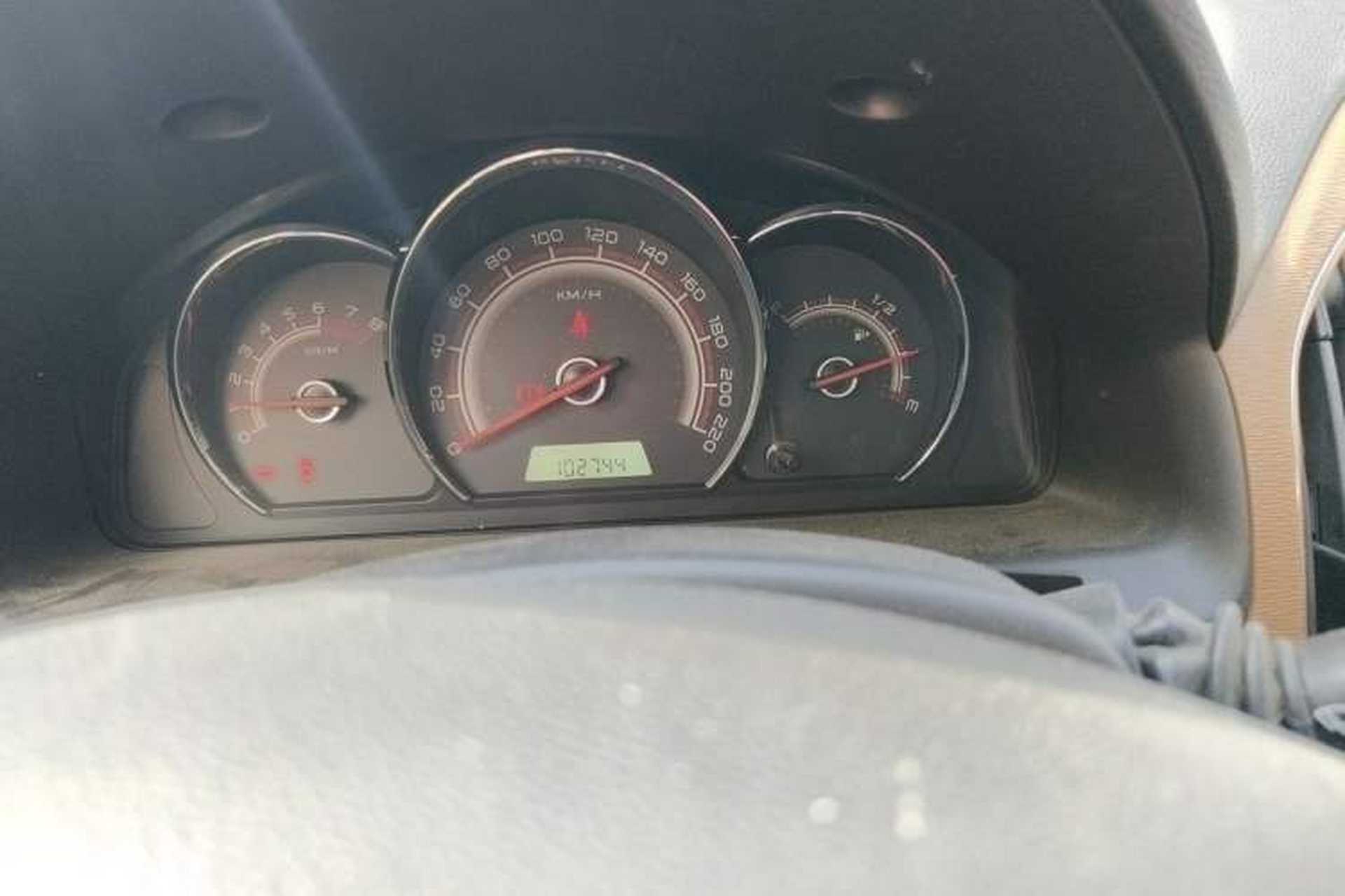 Used Baojun 630 2013 1.5L manual Comfort trim Odometer Close Up