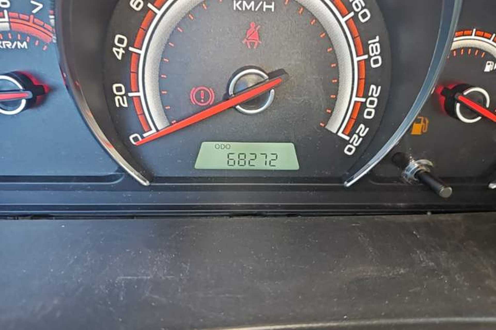Used Baojun 630 2013 1.5L manual Comfort trim Odometer Close Up