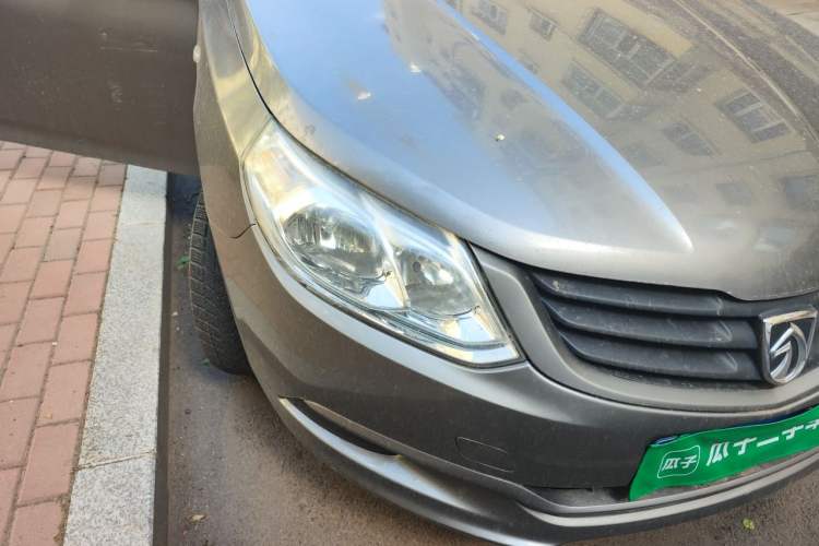Used Baojun 630 2013 1.5L manual standard version Right Front Headlight