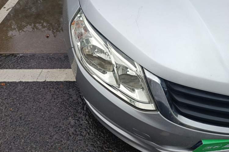 Used Baojun 630 2013 1.5L manual Comfort trim Right Front Headlight