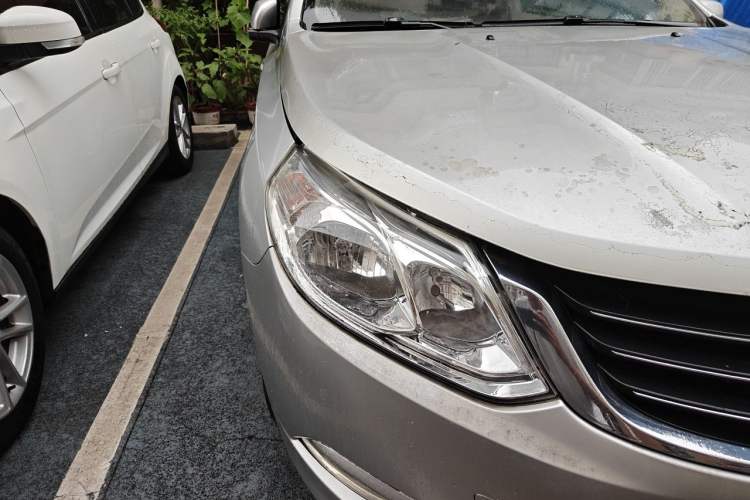 Used Baojun 630 2013 1.5L manual Comfort trim Right Front Headlight