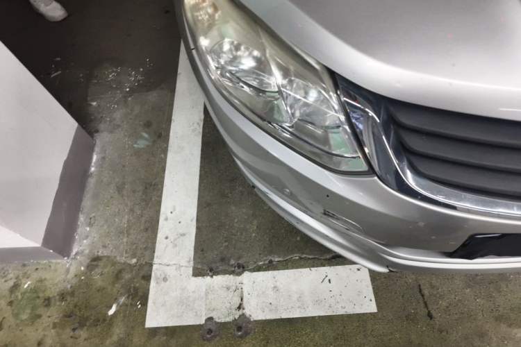 Used Baojun 630 2013 1.5L manual standard version Right Front Headlight