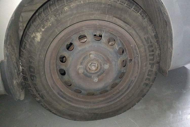 Used Baojun 630 2013 1.5L manual standard version Right Front Wheel Hub
