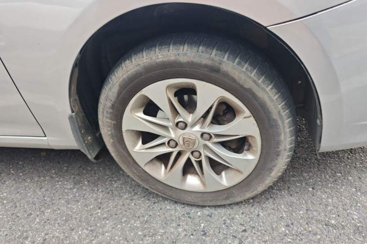 Used Baojun 630 2013 1.5L manual Comfort trim Right Front Wheel Hub