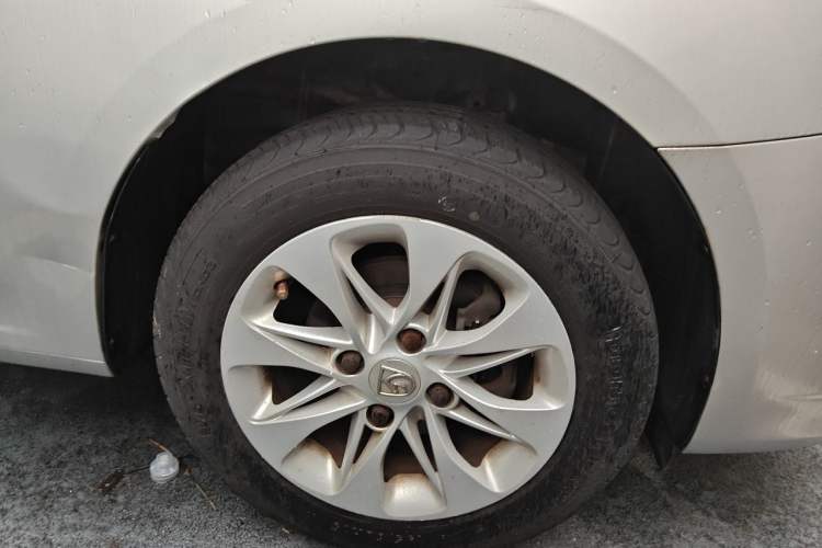 Used Baojun 630 2013 1.5L manual Comfort trim Right Front Wheel Hub