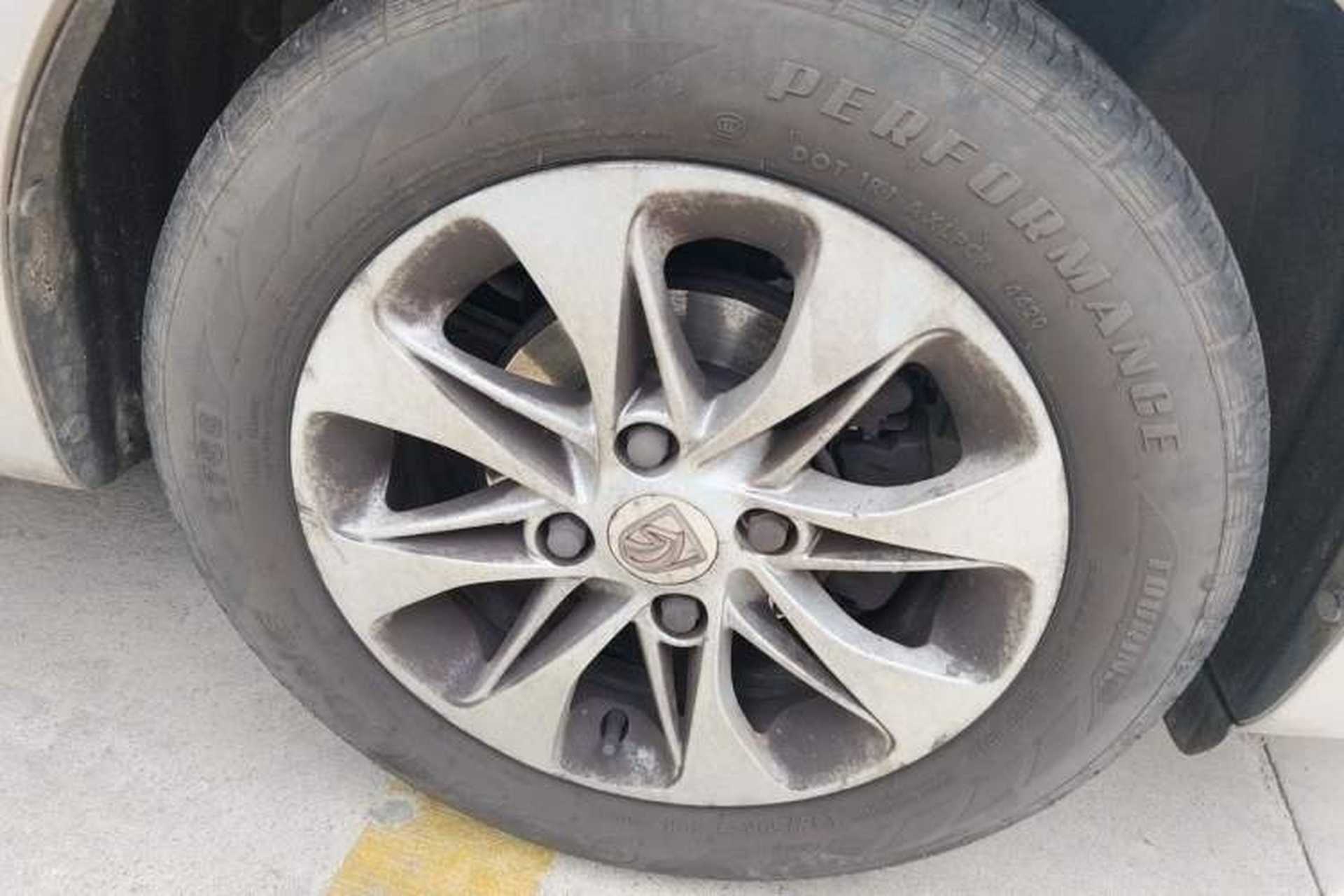 Used Baojun 630 2013 1.5L manual Comfort trim Right Front Wheel Hub