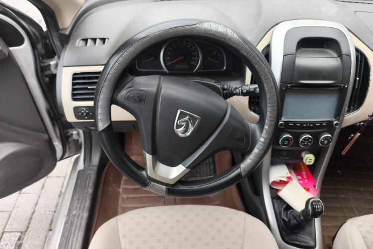 Used Baojun 630 2013 1.5L manual Entry-level trim Steering Wheel