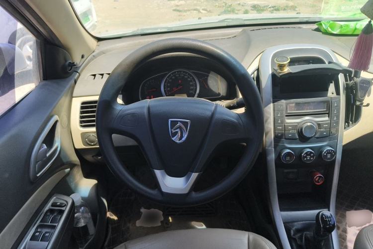 Used Baojun 630 2013 1.5L manual standard version Steering Wheel