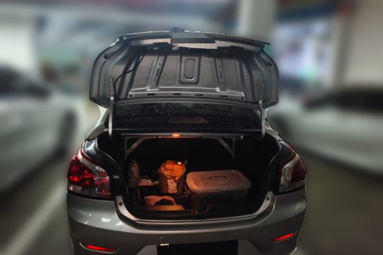 Used Baojun 630 2013 1.5L manual standard version Trunk