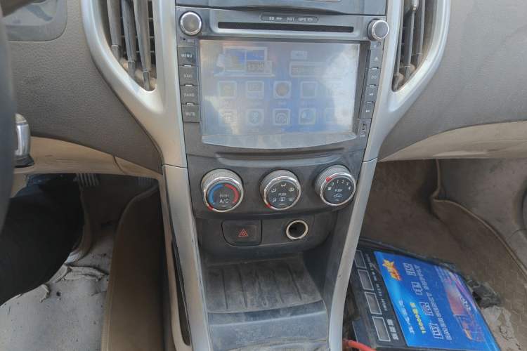 Used Baojun 630 2013 1.5L manual Comfort trim Audio And AC Panel