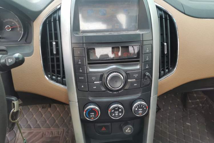 Used Baojun 630 2013 1.5L manual Elite version Audio And AC Panel