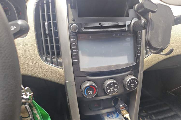 Used Baojun 630 2013 1.5L manual standard version Audio And AC Panel