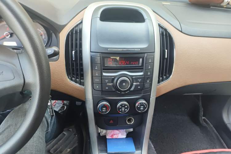 Used Baojun 630 2013 1.5L manual Comfort trim Audio And AC Panel