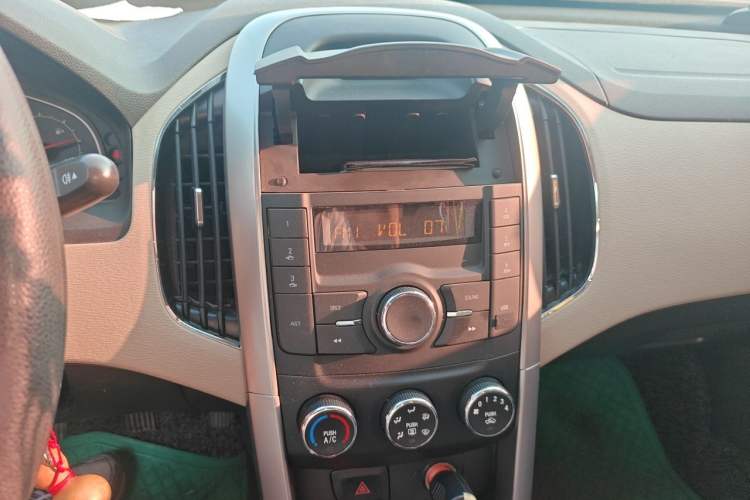 Used Baojun 630 2013 1.5L manual standard version Audio And AC Panel