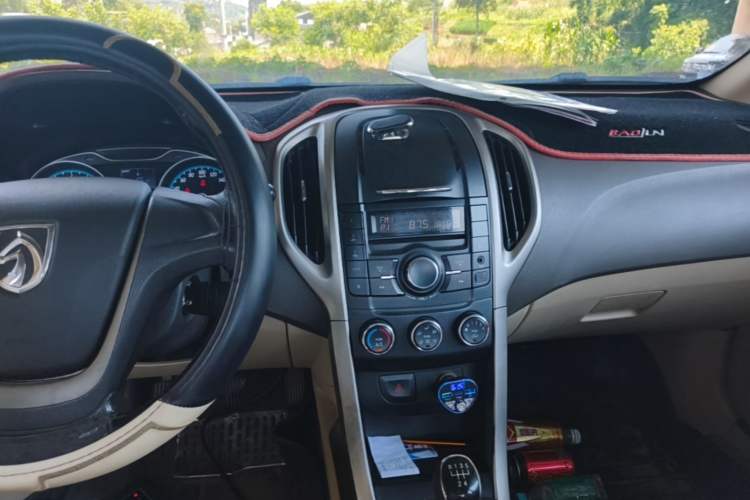 Used Baojun 630 2013 1.5L manual Comfort trim Audio And AC Panel