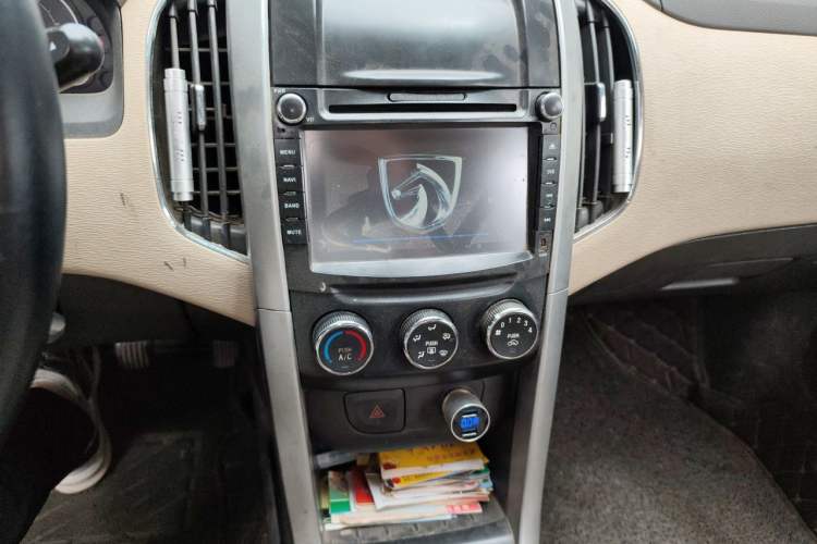 Used Baojun 630 2013 1.5L manual standard version Audio And AC Panel