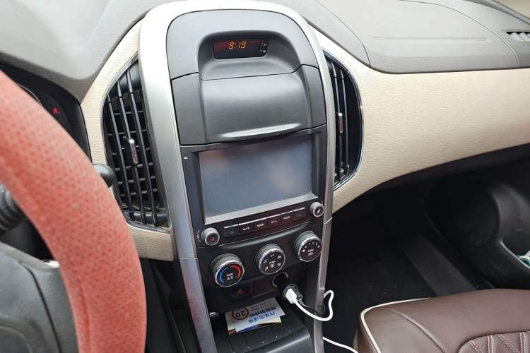 Used Baojun 630 2013 1.5L manual Entry-level trim Audio And AC Panel