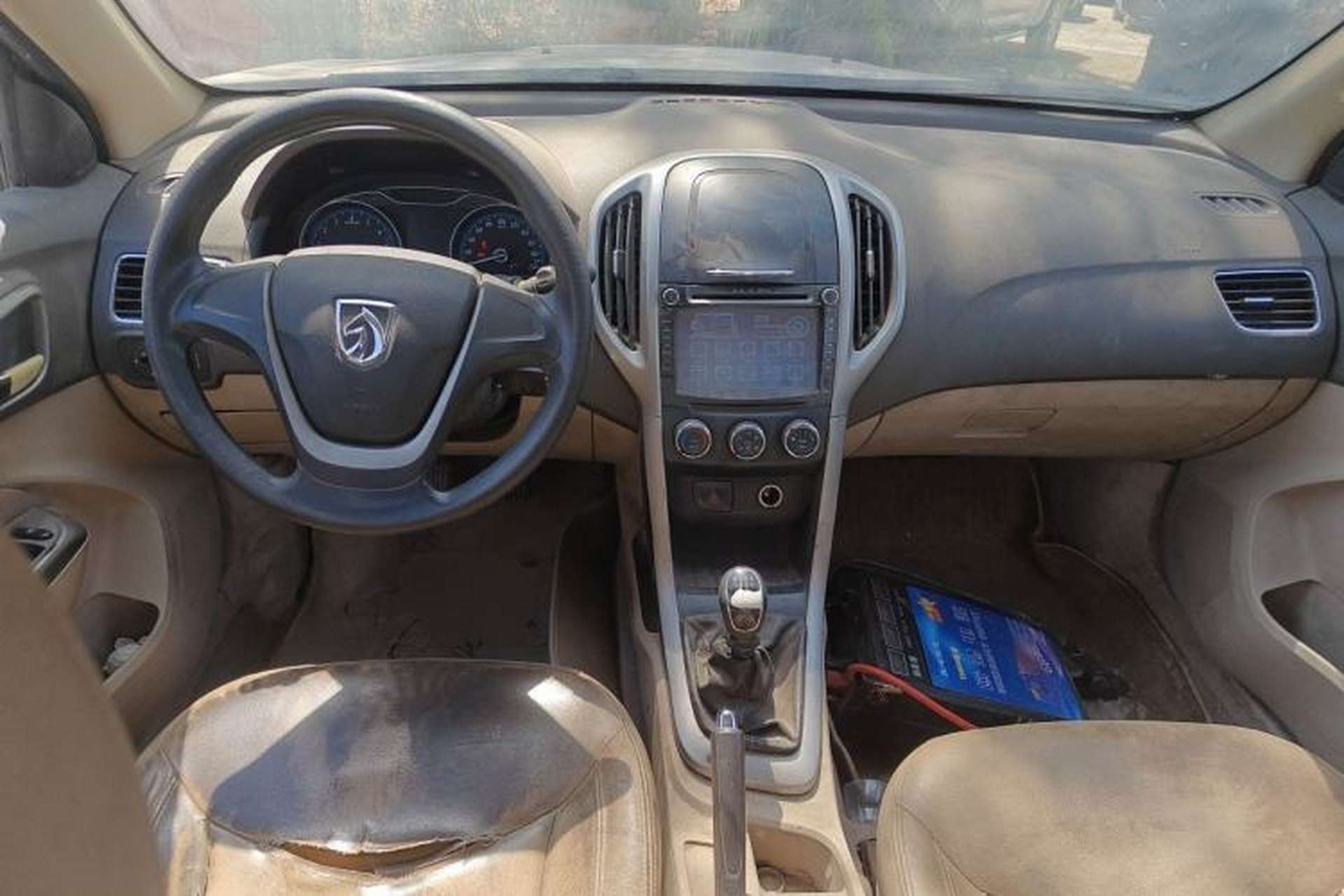 Used Baojun 630 2013 1.5L manual Comfort trim Center Console