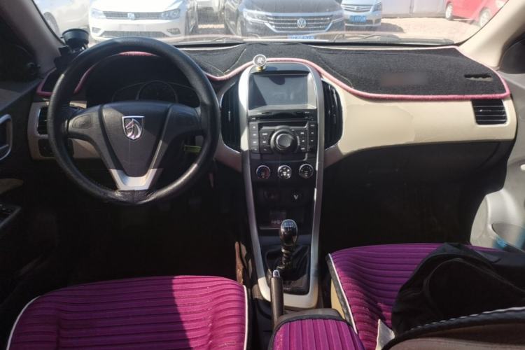 Used Baojun 630 2013 1.5L manual standard version Center Console