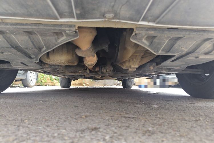 Used Baojun 630 2013 1.5L manual standard version Chassis Front