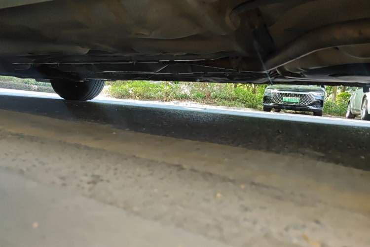 Used Baojun 630 2013 1.5L manual standard version Chassis Front Left