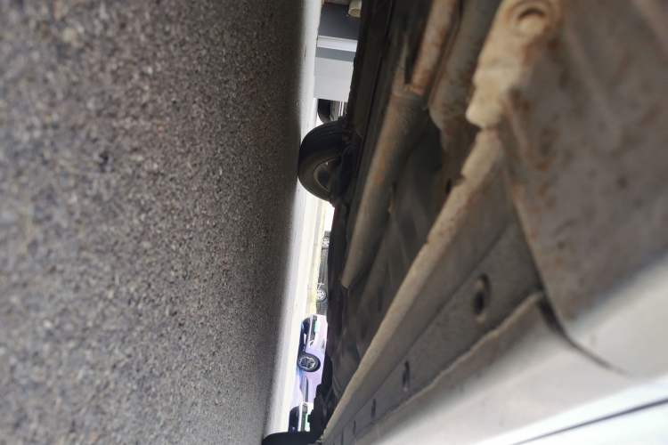 Used Baojun 630 2013 1.5L manual Elite version Chassis Front Left