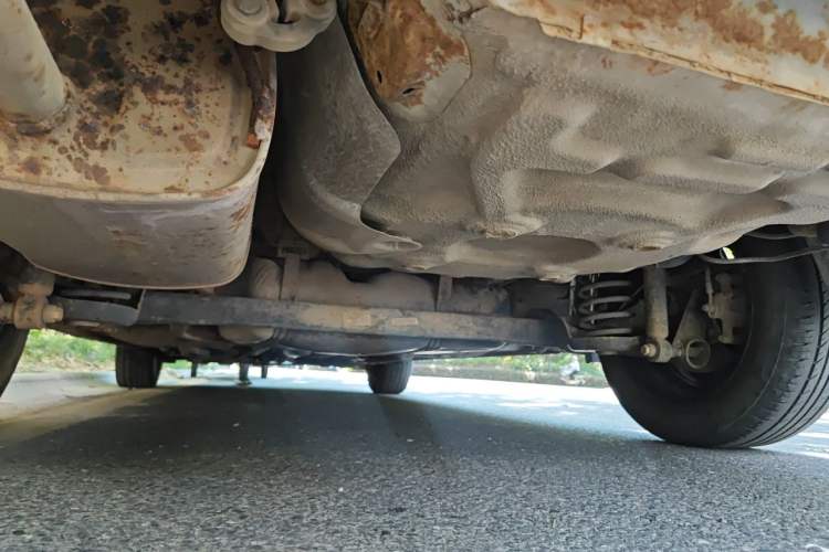 Used Baojun 630 2013 1.5L manual standard version Chassis Rear
