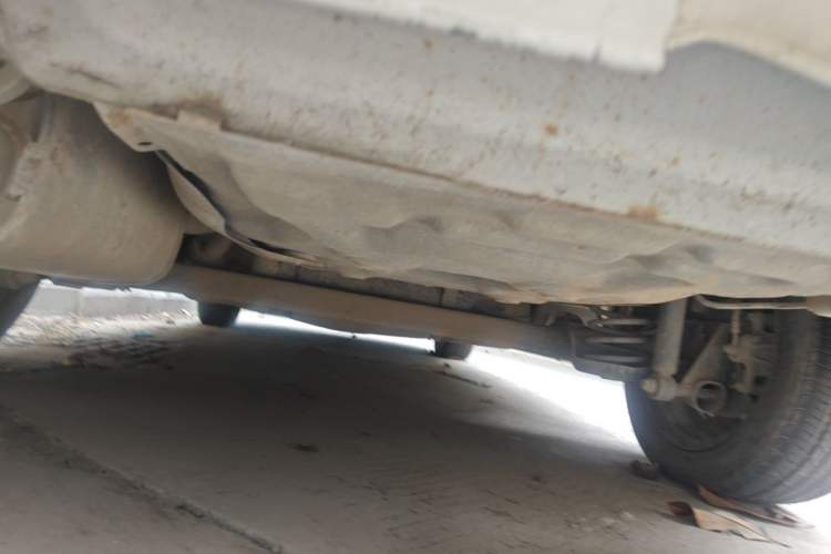 Used Baojun 630 2013 1.5L manual standard version Chassis Rear
