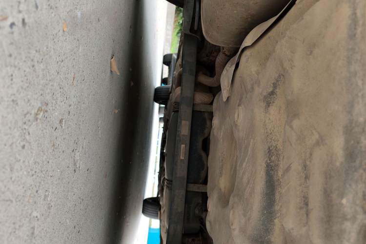 Used Baojun 630 2013 1.5L manual standard version Chassis Rear