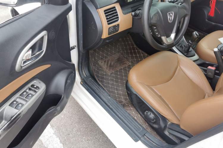 Used Baojun 630 2013 1.5L manual Elite version Driver Seat