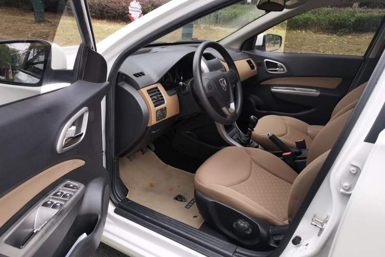 Used Baojun 630 2013 1.5L manual Comfort trim Driver Seat