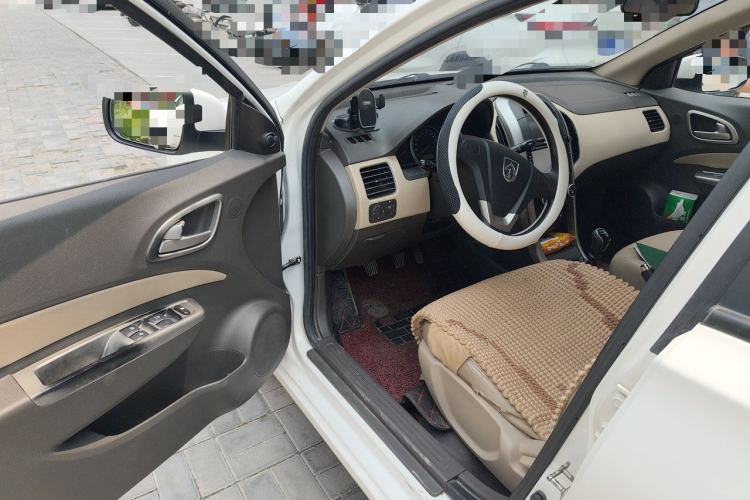 Used Baojun 630 2013 1.5L manual Entry-level trim Driver Seat