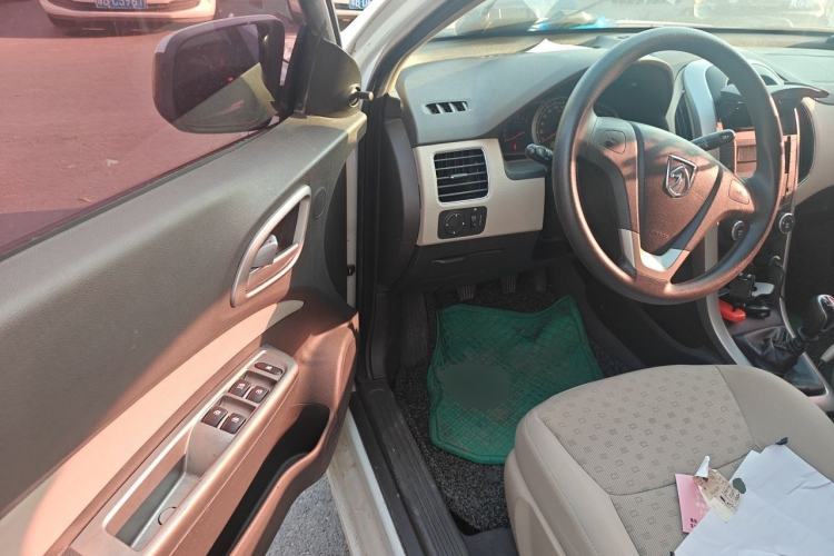 Used Baojun 630 2013 1.5L manual standard version Driver Seat