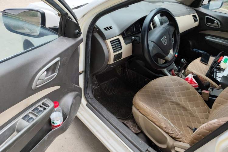 Used Baojun 630 2013 1.5L manual standard version Driver Seat